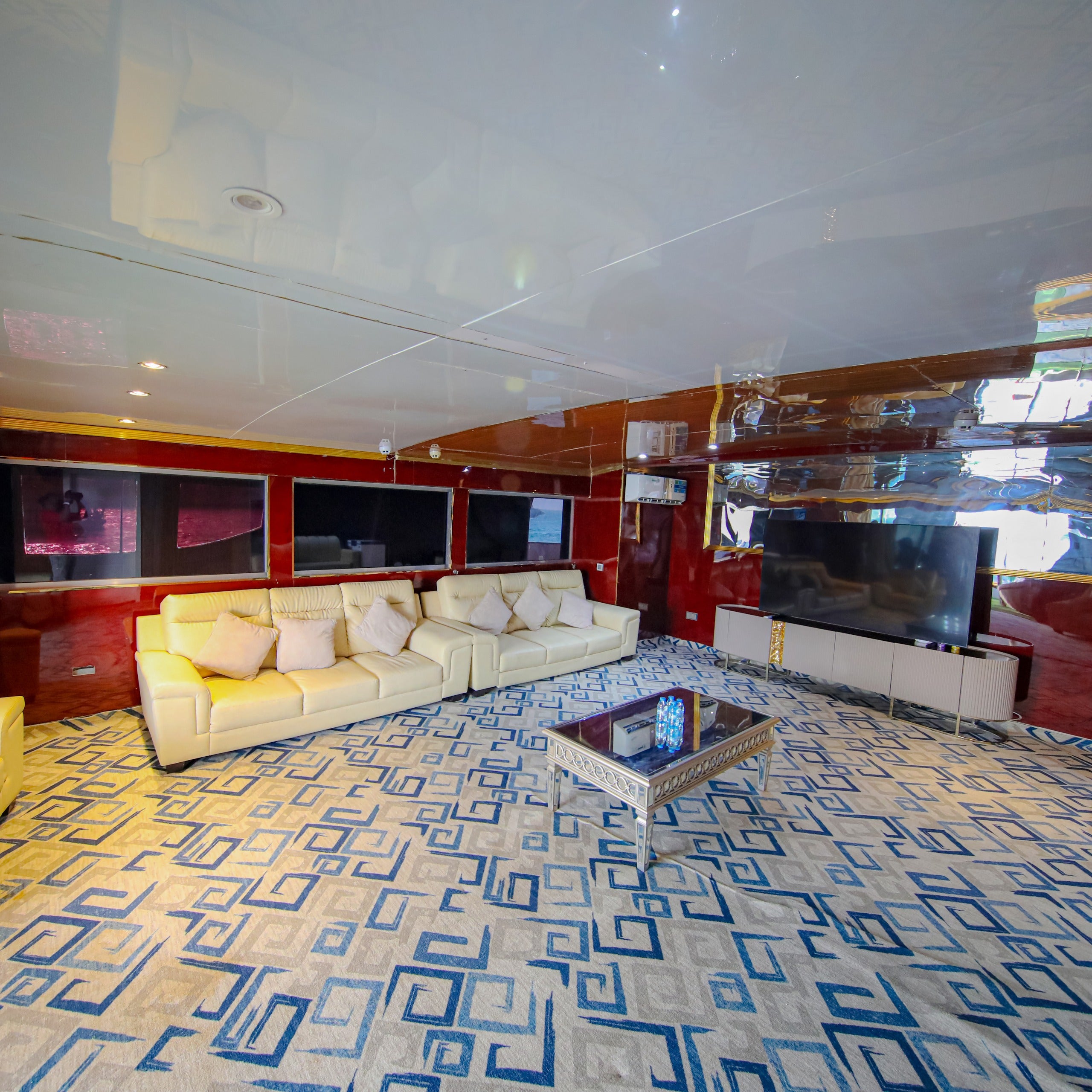 Dream 100 FT Yacht